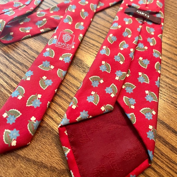 Gucci vintage red tie with flowers - Picture 3 of 6